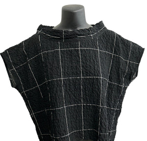 Black Ring Neck light shirt sleeveless. Cotton material