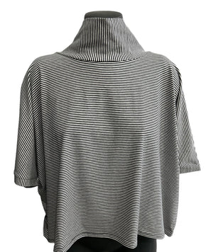 Pinstripe shirt ring neck black & white wide cut, short sleeves.