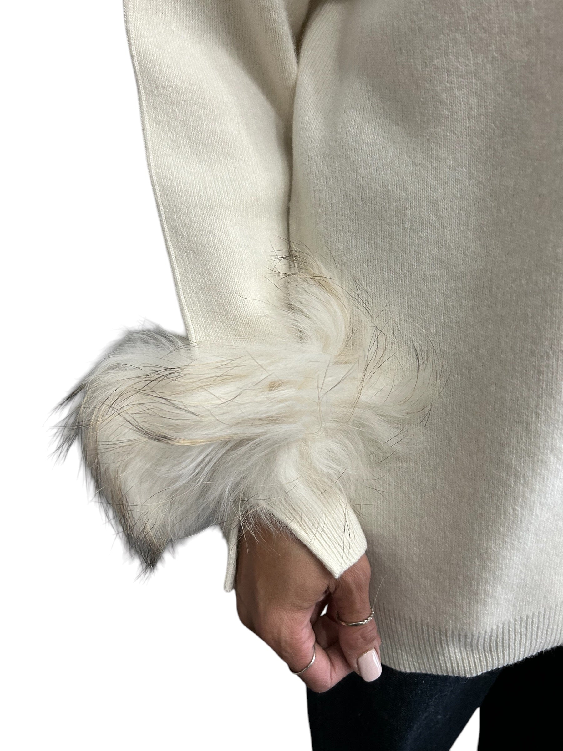 Sweater Long Neck Fur Finish Cream