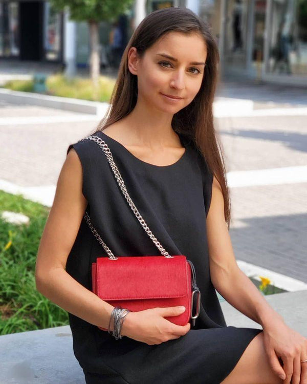 Tory is the perfect chain shoulder bag